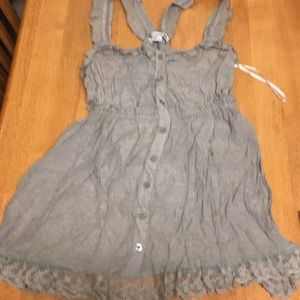 Adorable green tank with lace detail